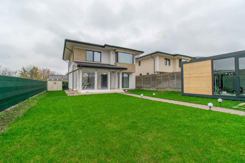 Vilă modernă cu vedere la lac, minicomplex inchis - 1