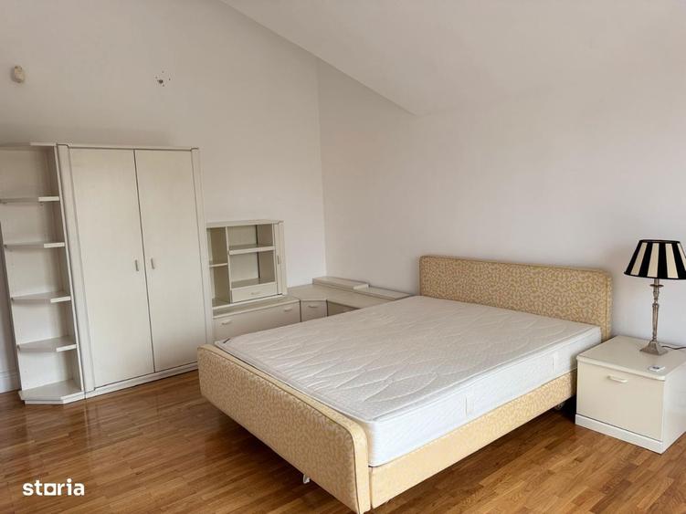 Casa de inchiriat: 9 camere, piscina, garaj - 1