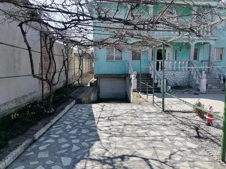 Vila S+P+1, cu teren generos, 11 camere, situata central in Eforie Sud, ideal pensiune - 4