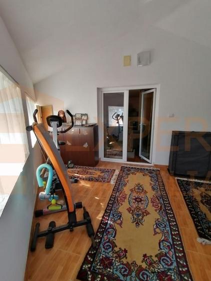 Casă individuală cu 6 camere cu Canalizare în Oituz