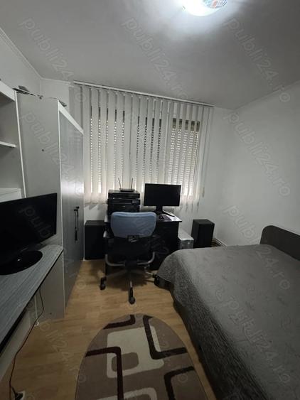 Apartament cu 3 camere semidecomandat în Central