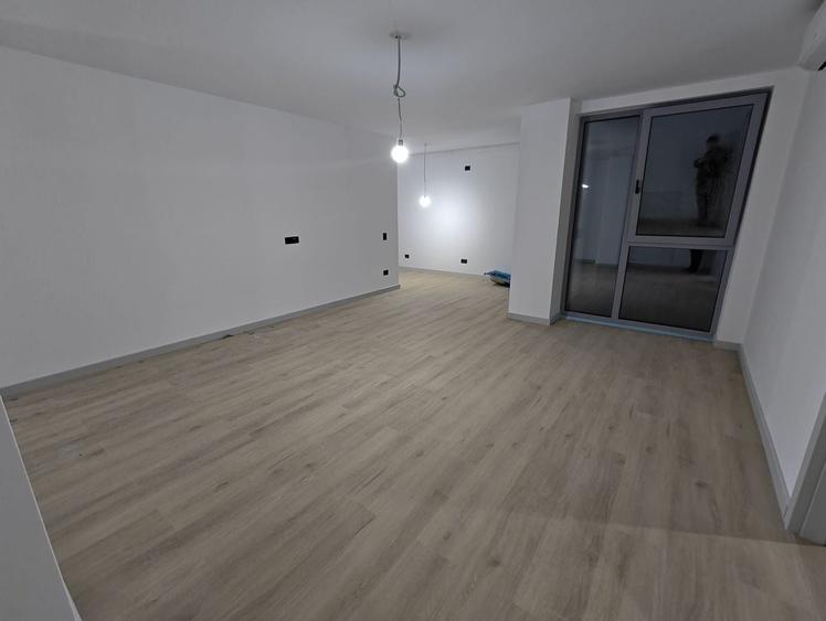 Apartament cu 3 camere decomandat, mobilat în Torontalului