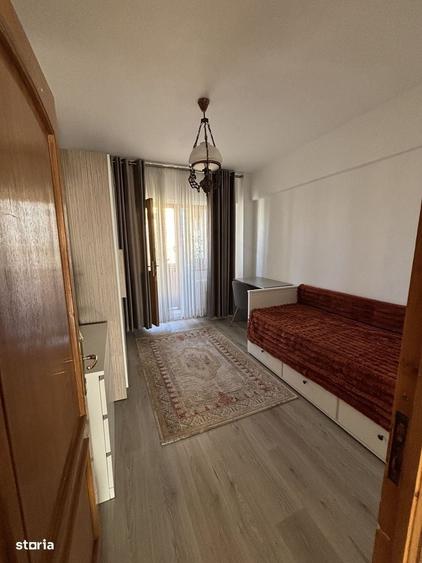 Apartament cu 4 camere decomandat în Central