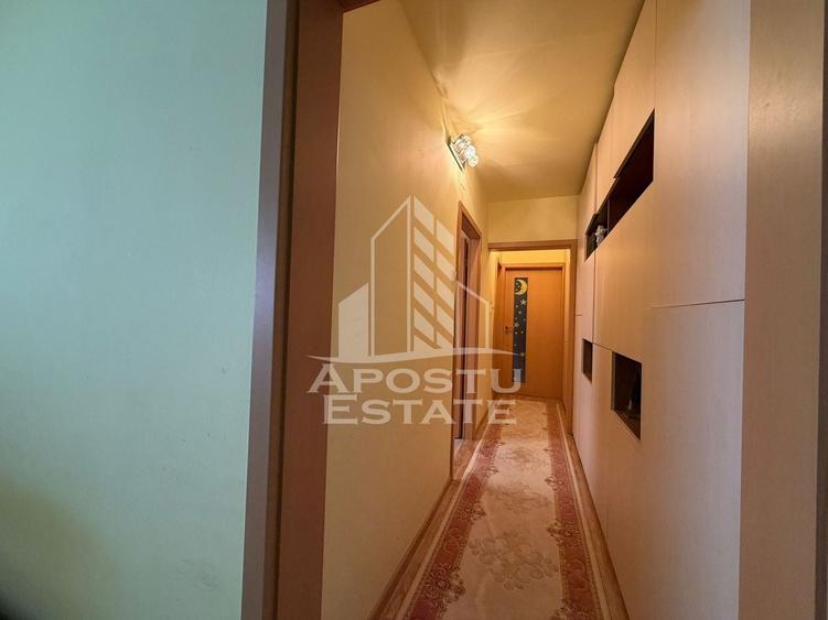 Apartament cu 3 camere semidecomandat, mobilat în Girocului