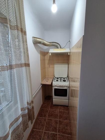 Garsonieră decomandată în Brazda lui Novac