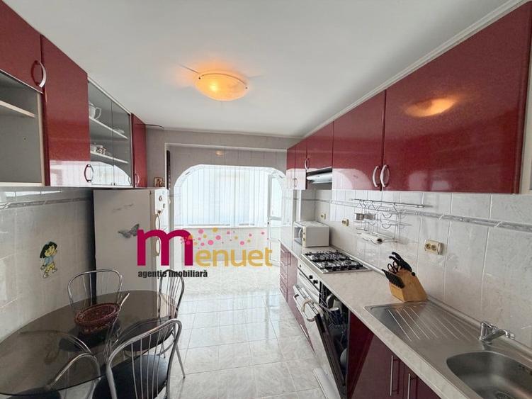 Apartament cu 3 camere decomandat în Central