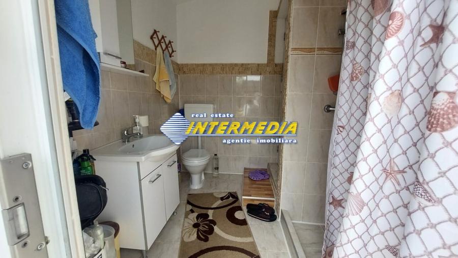 Casă individuală cu 11 camere cu Canalizare în Central