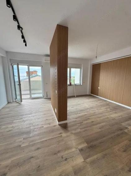 Apartament cu 2 camere decomandat în Siloz