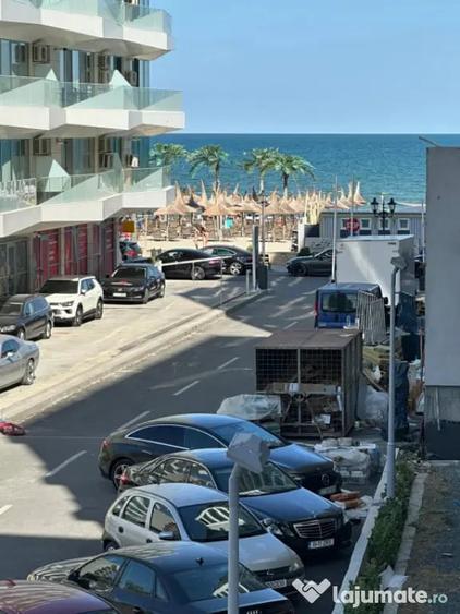 Apartament cu 3 camere semidecomandat în Nord
