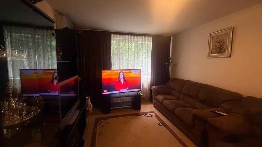 Apartament cu 3 camere semidecomandat în Ozana