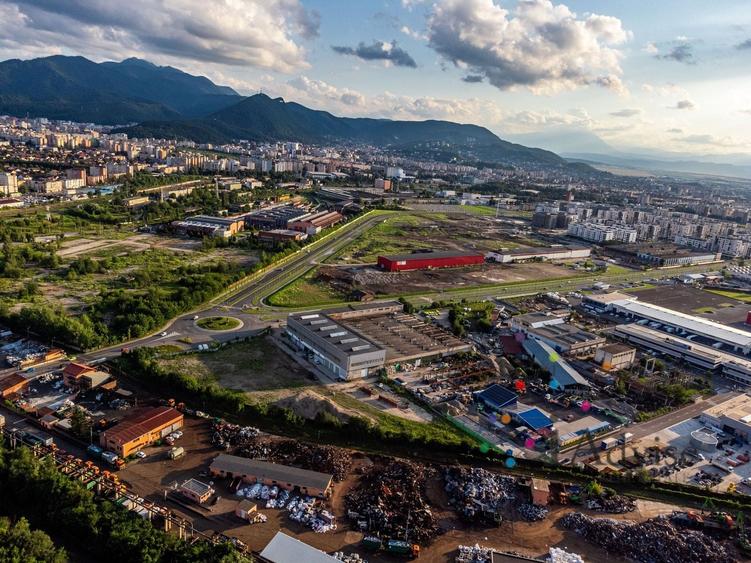 Teren Construcții intravilan de 5109 mp, în Tractorul