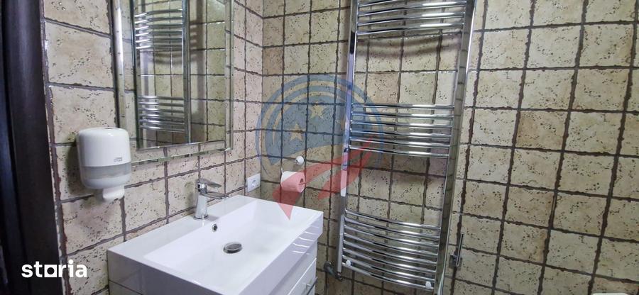 Casă cu 8 camere cu Teren 5574 Mp în Central