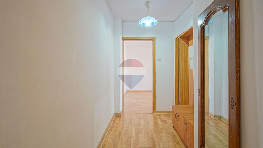 Apartament cu 3 camere semidecomandat în Nord