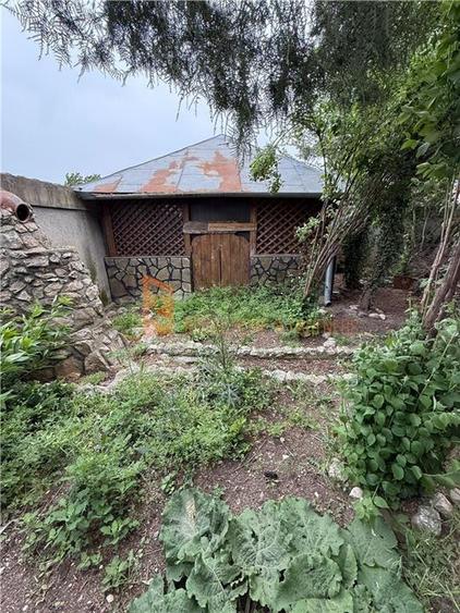 Casă individuală cu 4 camere cu Teren 566 Mp în 1 Decembrie
