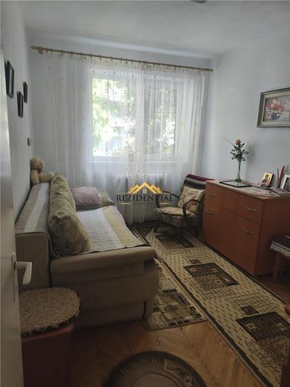 Apartament cu 3 camere decomandat în Central