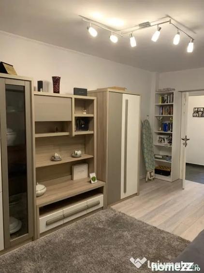 Apartament cu 3 camere decomandat în Traian