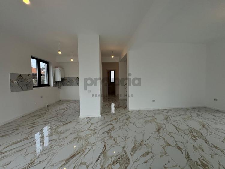 Casa de vanzare | 5 camere • 3 bai • 415 mp teren | Harman - 8