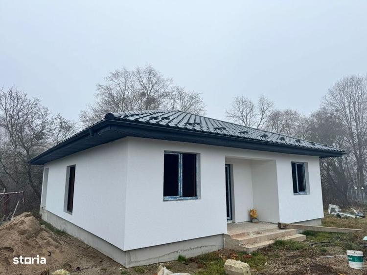 Casă cu 3 camere în Ocoliș
