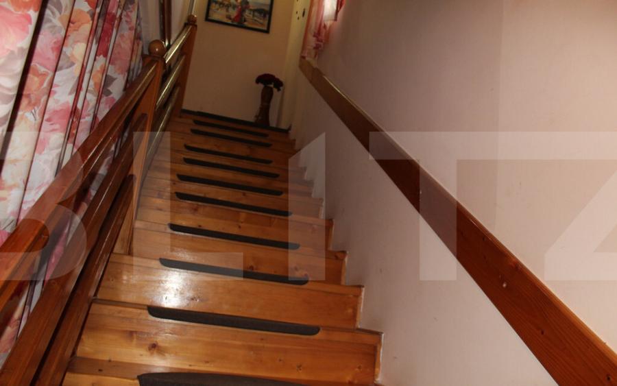 Casa cu etaj ?i spa?iu comercial, vedere la partia de sc - 8