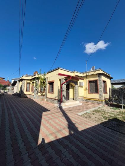 Casă cu 5 camere cu Teren 1000 Mp în Rudului