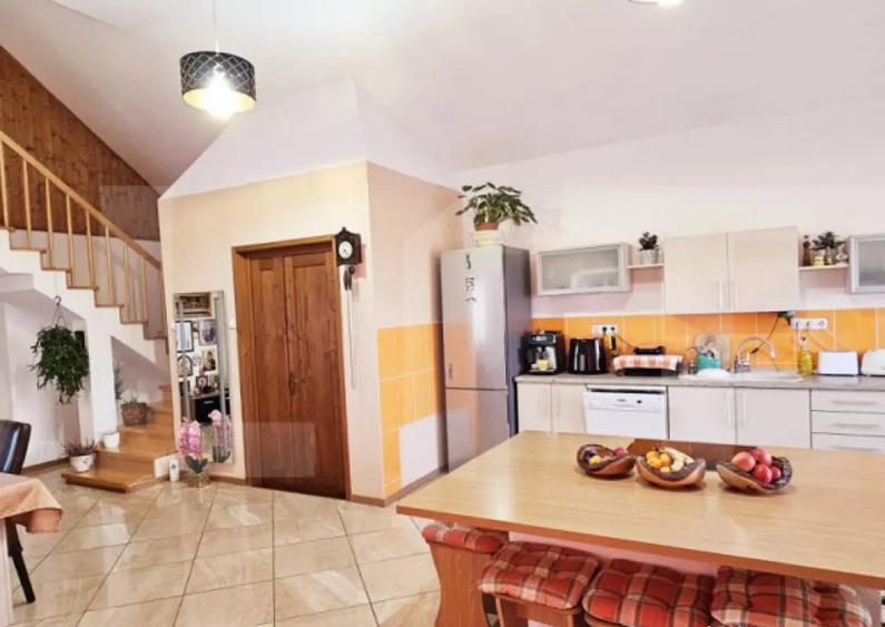 Vila spa?ioasa cu 5 dormitoare ?i curte de 730 mp - 3