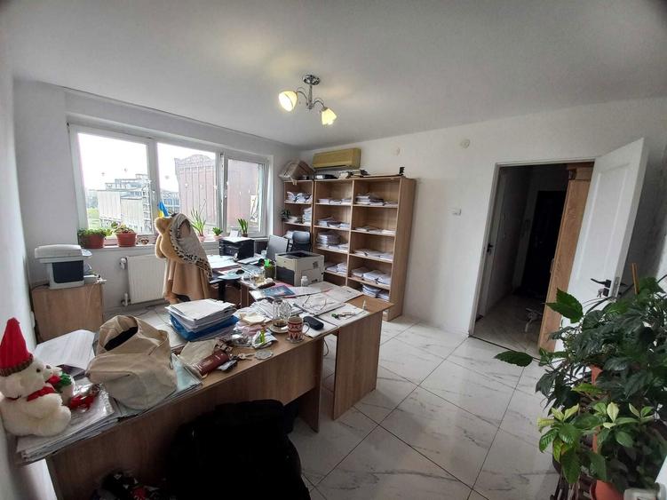 Particular, vand apartament 3 camere Stefan cel Mare - 2