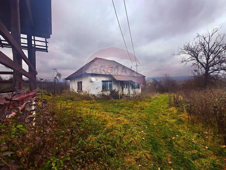 Teren de vânzare Unguraș cu priveliște si anexe - 9