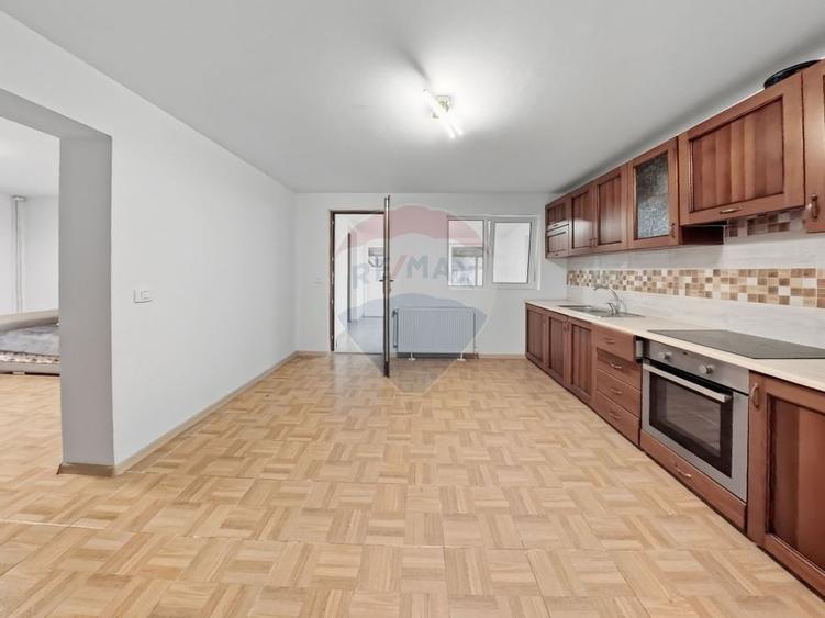 Casa cu teren de vanzare in Lespezi - 2