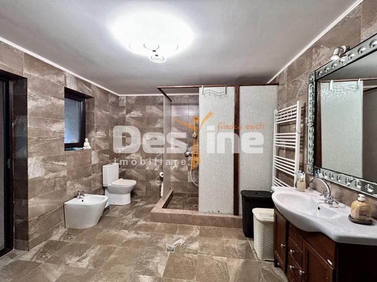 Casă individuală cu 5 camere cu Canalizare în Central
