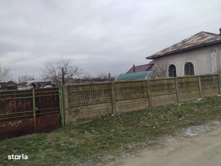 Teren intravilan 1080 mp + casa demolabila Cosoveni - 2