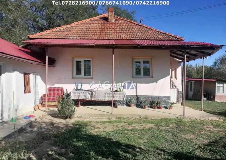 Casa situata in Bumbesti Pitic - Carligei - 6