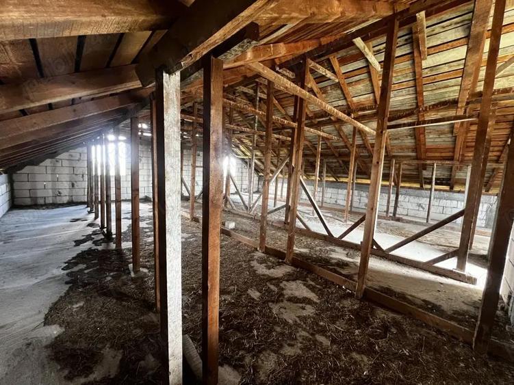 De vanzare Casa mansardata cu teren . Strejestii de Sus, OLT - 4