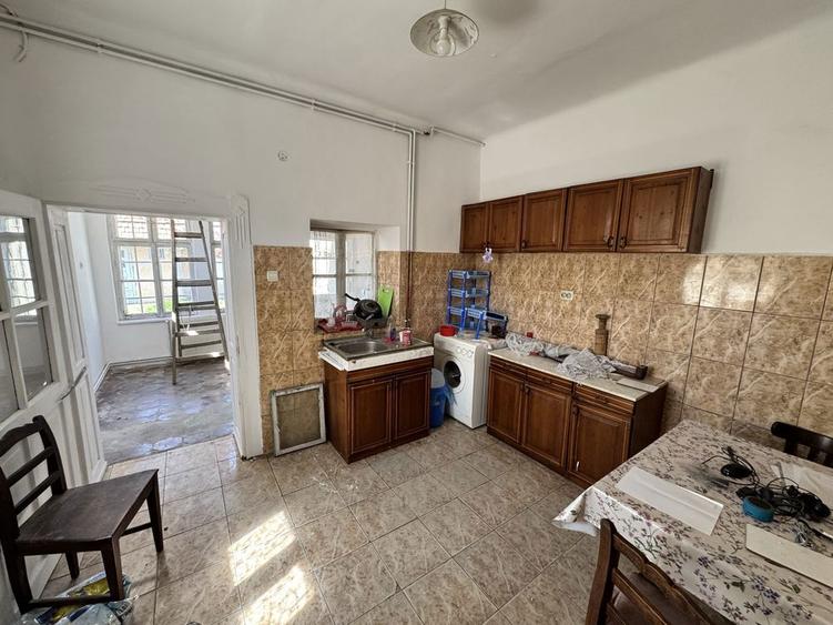 Casa de inchiriat 8 camere zona Parneava/Confectii - 2