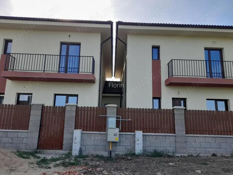 Casa de vanzare tip duplex despartita prin camera tehnica