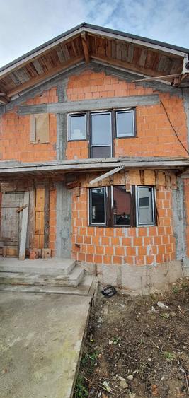 Casă cu 3 camere cu Teren 170 Mp în Fundeni