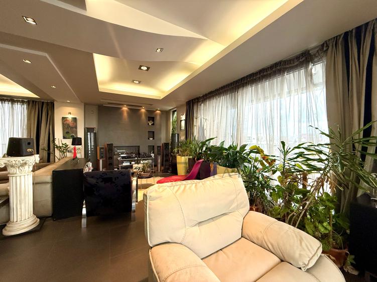 Penthouse unic- British School si UNATC- vedere panoramica spre zona de case - 9