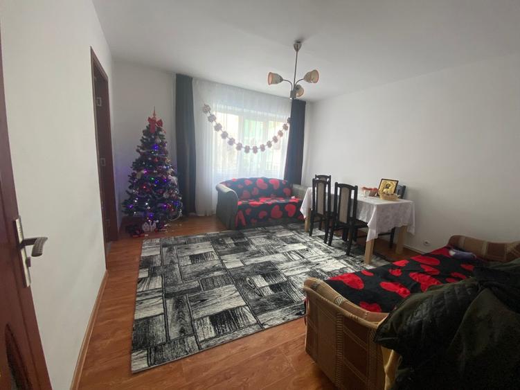 Apartament de vânzare,3 camere - 6