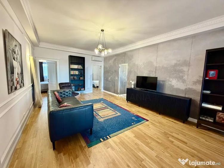 Apartament cu 4 camere decomandat în Calea Victoriei