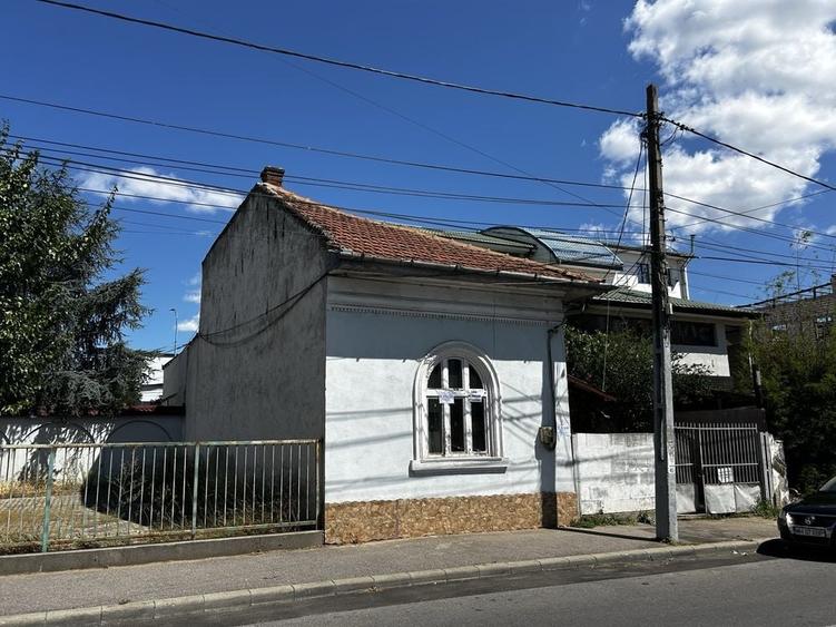 Casă cu 3 camere în Traian
