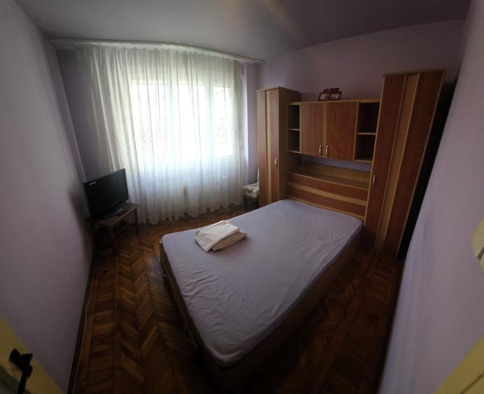 Apartament cu 3 camere semidecomandat în Grivița
