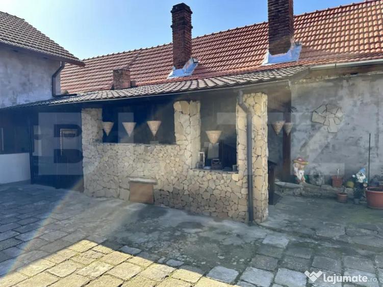 Casa spa?ioasa intr-o zona lini?tita curte amenaj - 15