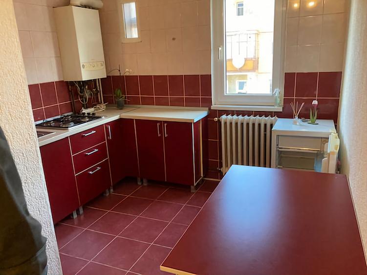 garsonieră decomandata, situata la etajul 1 in cartierul Cedonia - 5