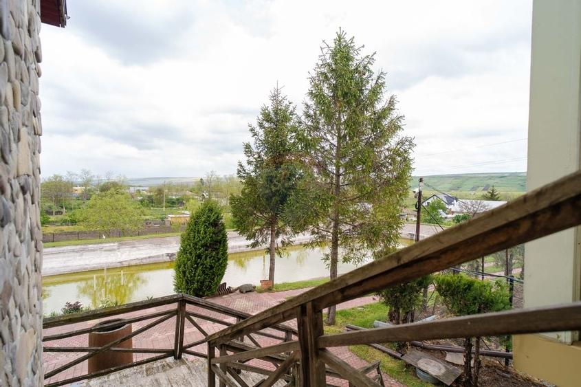 Casă / Vilă cu 10 camere, de vânzare. Todireni, Botoșani. - 12