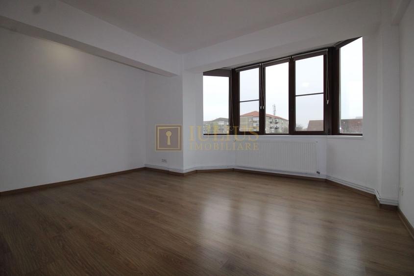 8 incaperi, 2 bai, centrala proprie, 3 locuri de parcare; Lipovei. - 20