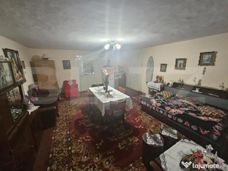 Casa cu 2 camere ?i anexe, zona centrala, Campeni - 1