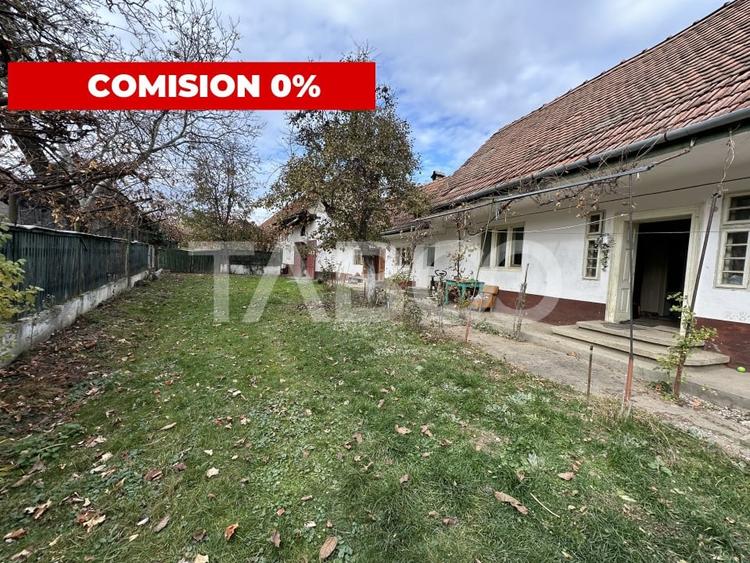 Casa cu gradina 3 camere anexe gospodaresti 5702 mp teren in Gura Vaii - 1