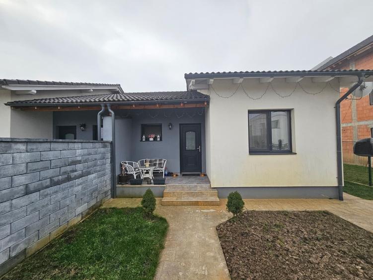 Duplex pe parter, între Moșnița Nouă și Urseni, cu 2 băi, 2 terase, comision 0% - 1