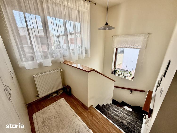 Casă cu 4 camere cu Teren 330 Mp în Glina