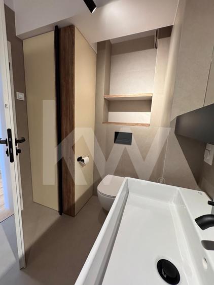 Apartament cu 3 camere semidecomandat, mobilat în Șelimbăr