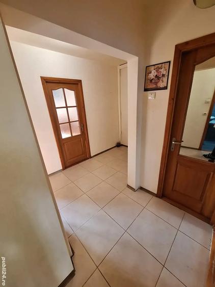 VAND SCHIMB APARTAMENT - INEL 2 ETAJ 2 3 Camere Decomandate cu 2 Baii - Balcon - Centrala Propri - 1